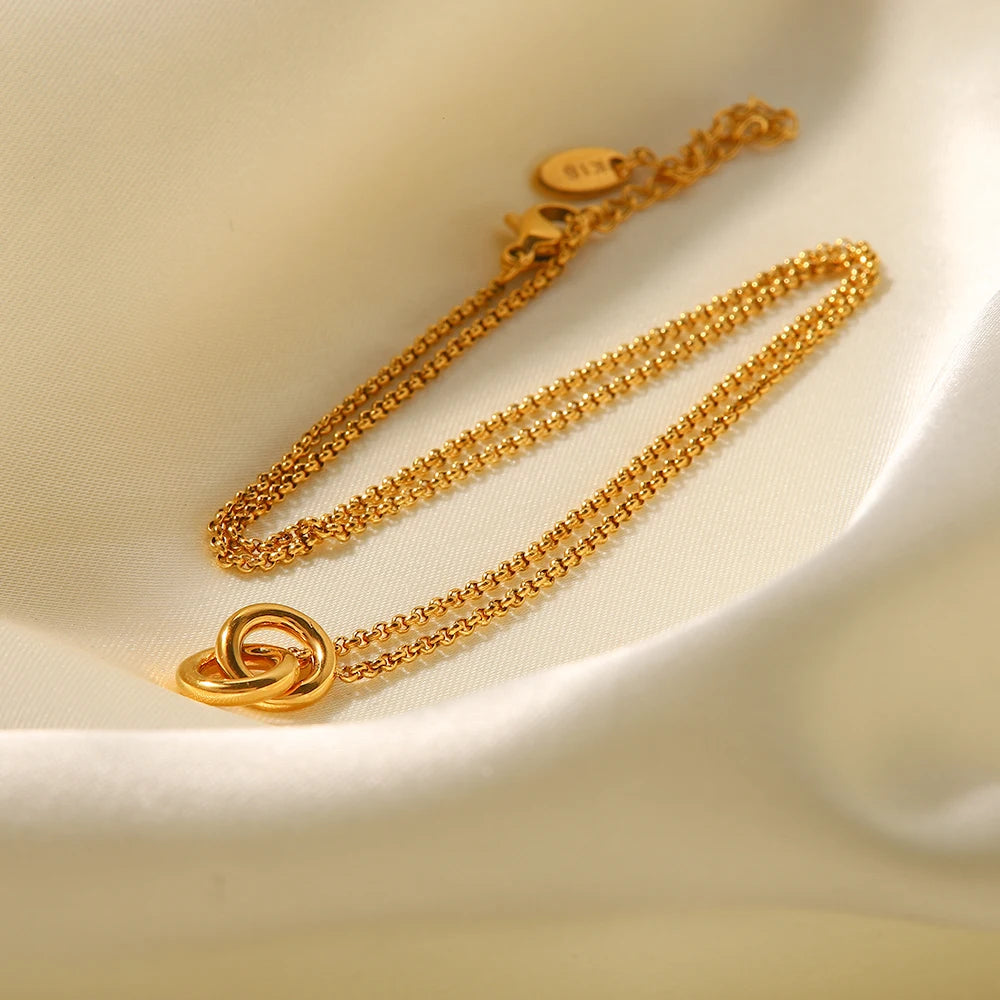 Jeanne Pendant Necklace