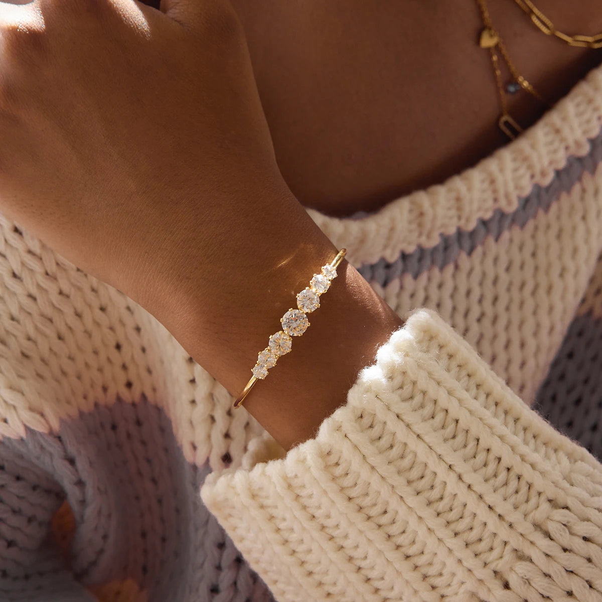 MACAJE Tess Zircon Bangle