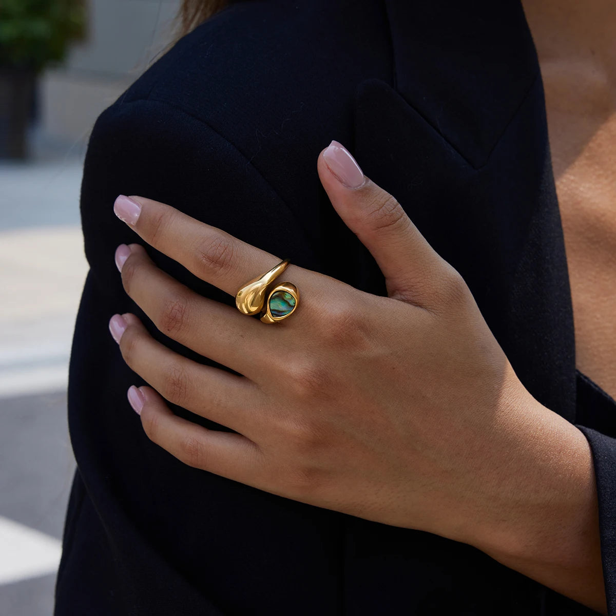 Perle Shell Drop Ring