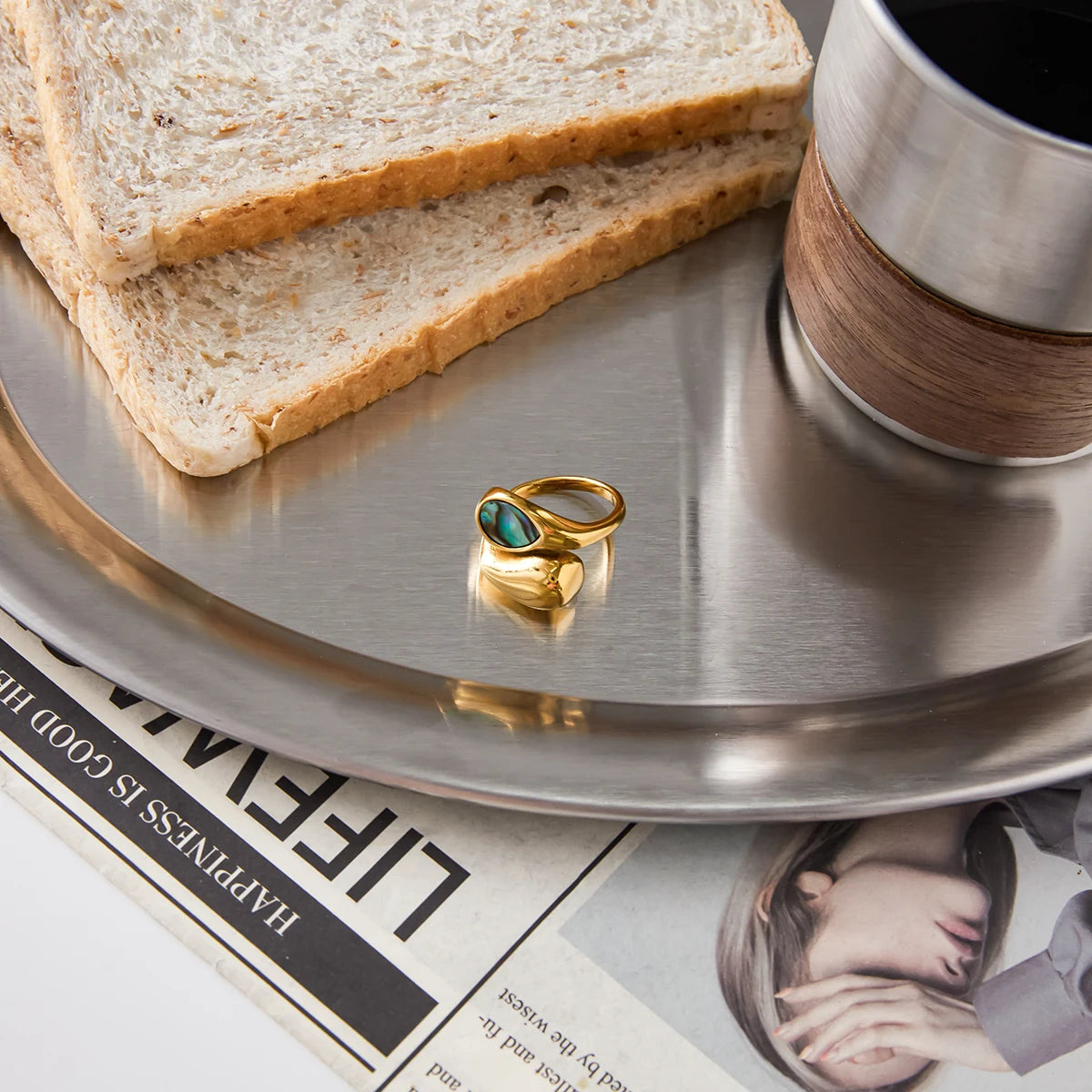 Perle Shell Drop Ring