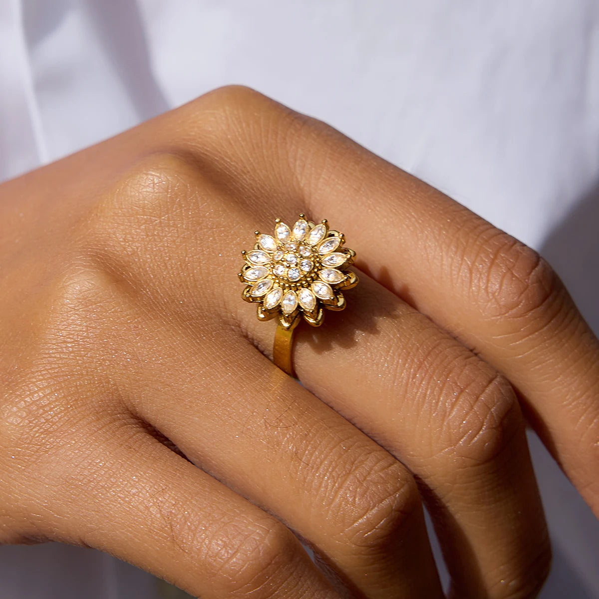 Fleur Spinning Zircon Ring