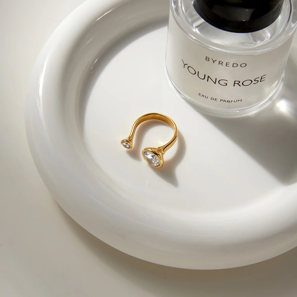 Lune Round Zircon Ring