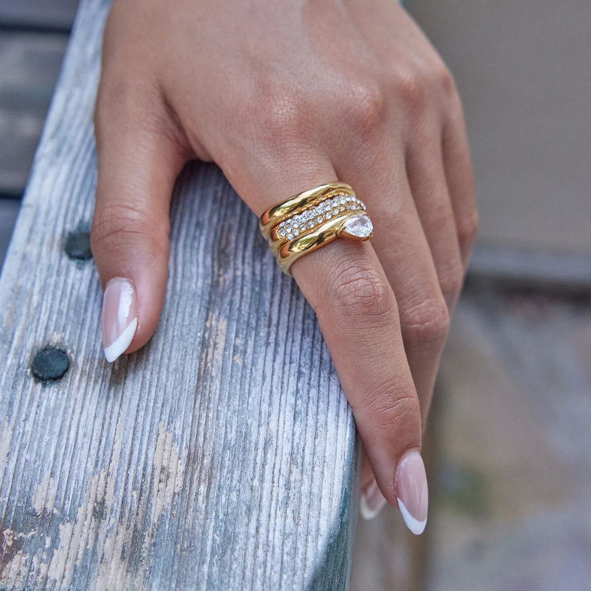Vague Wave Zirconia Ring