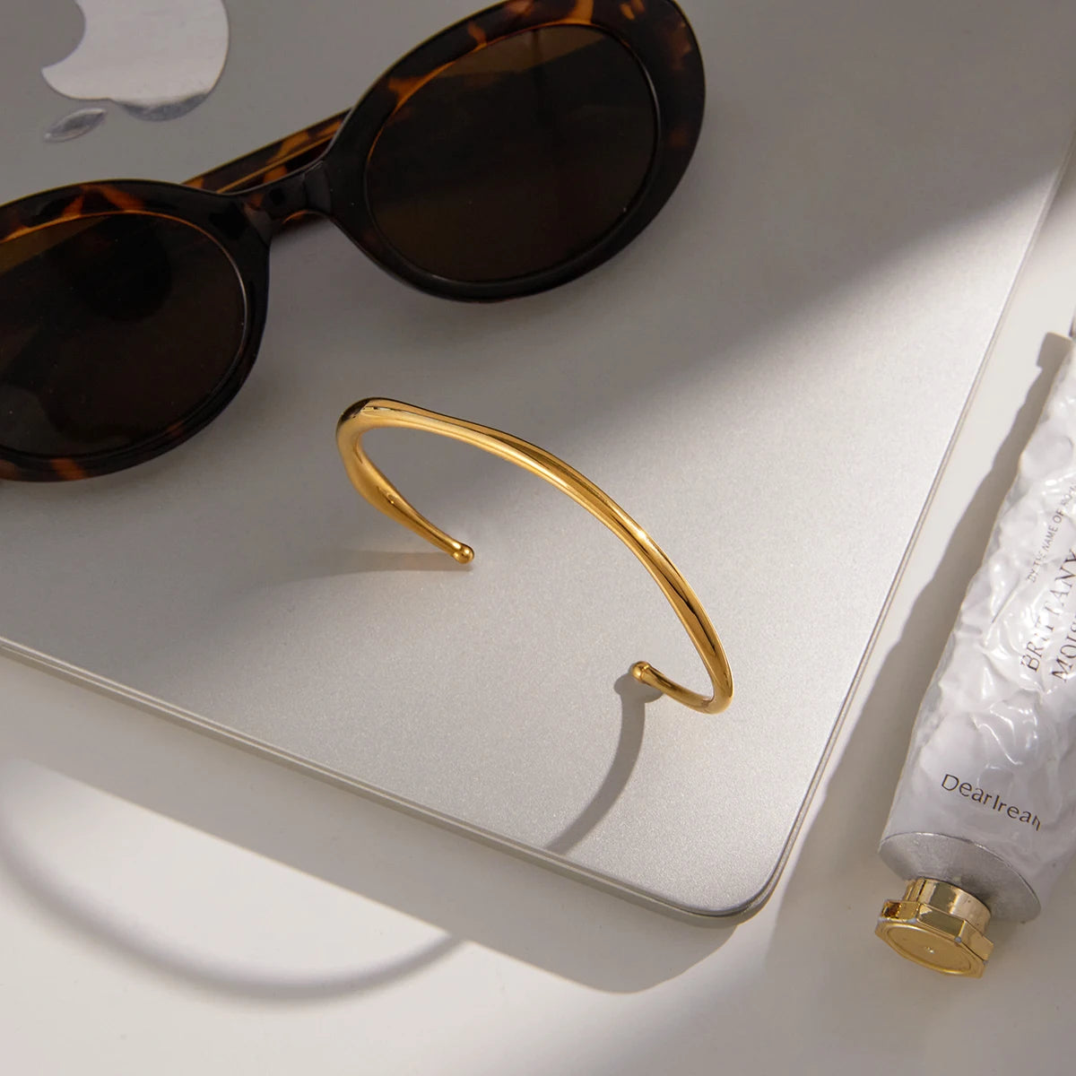 MACAJE Ambre Facet Bangle