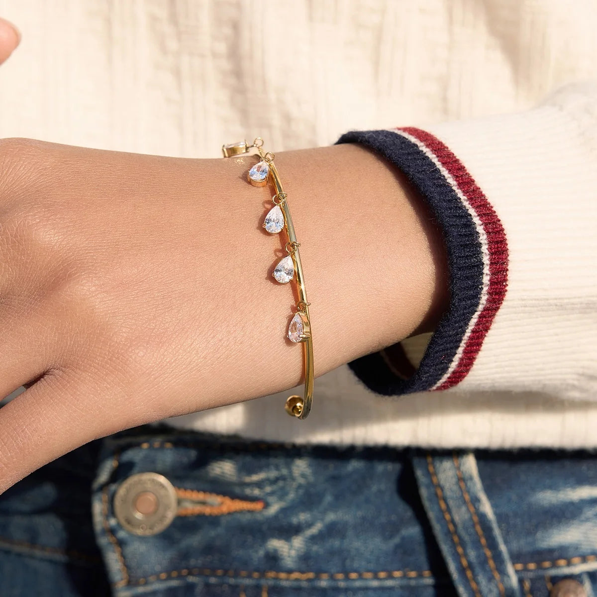 MACAJE Florine Drop Bangle