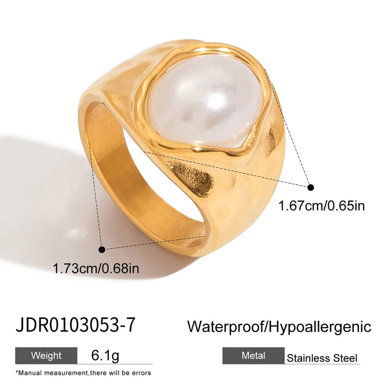Specification card showing the signet ring's measurements and weight