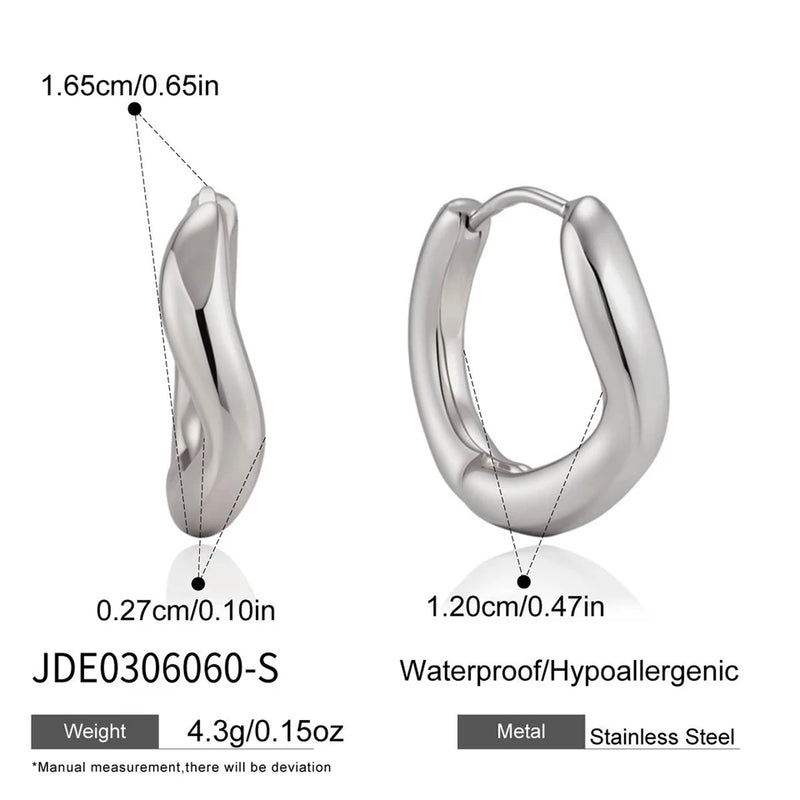Fanny Sculpted Huggie Hoop Earrings – Silver
