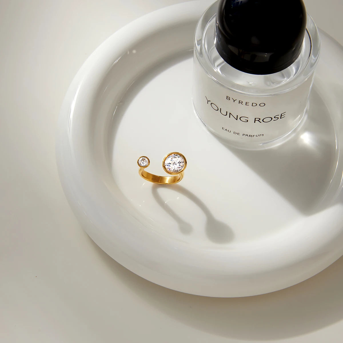 Lune Round Zircon Ring