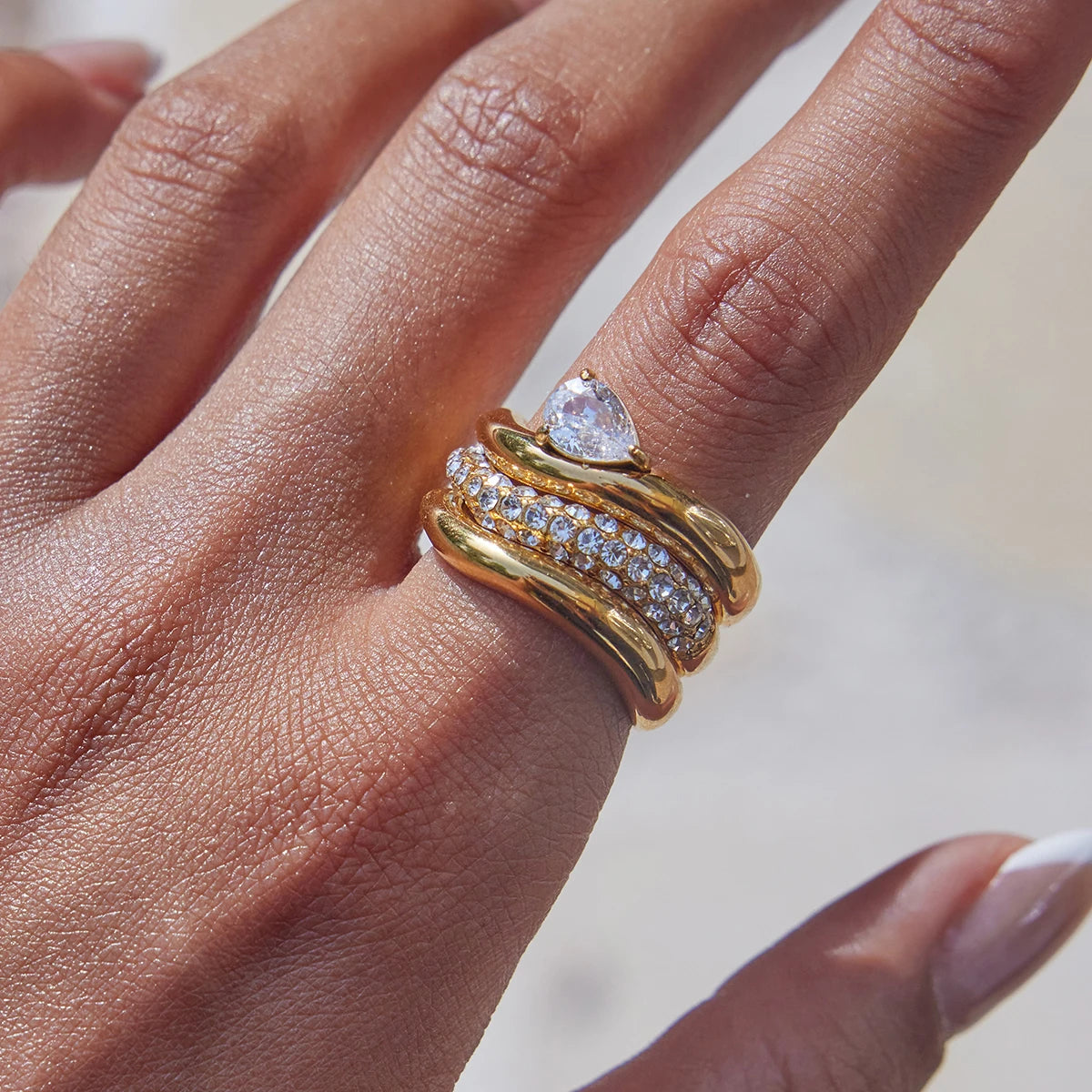 Vague Wave Zirconia Ring