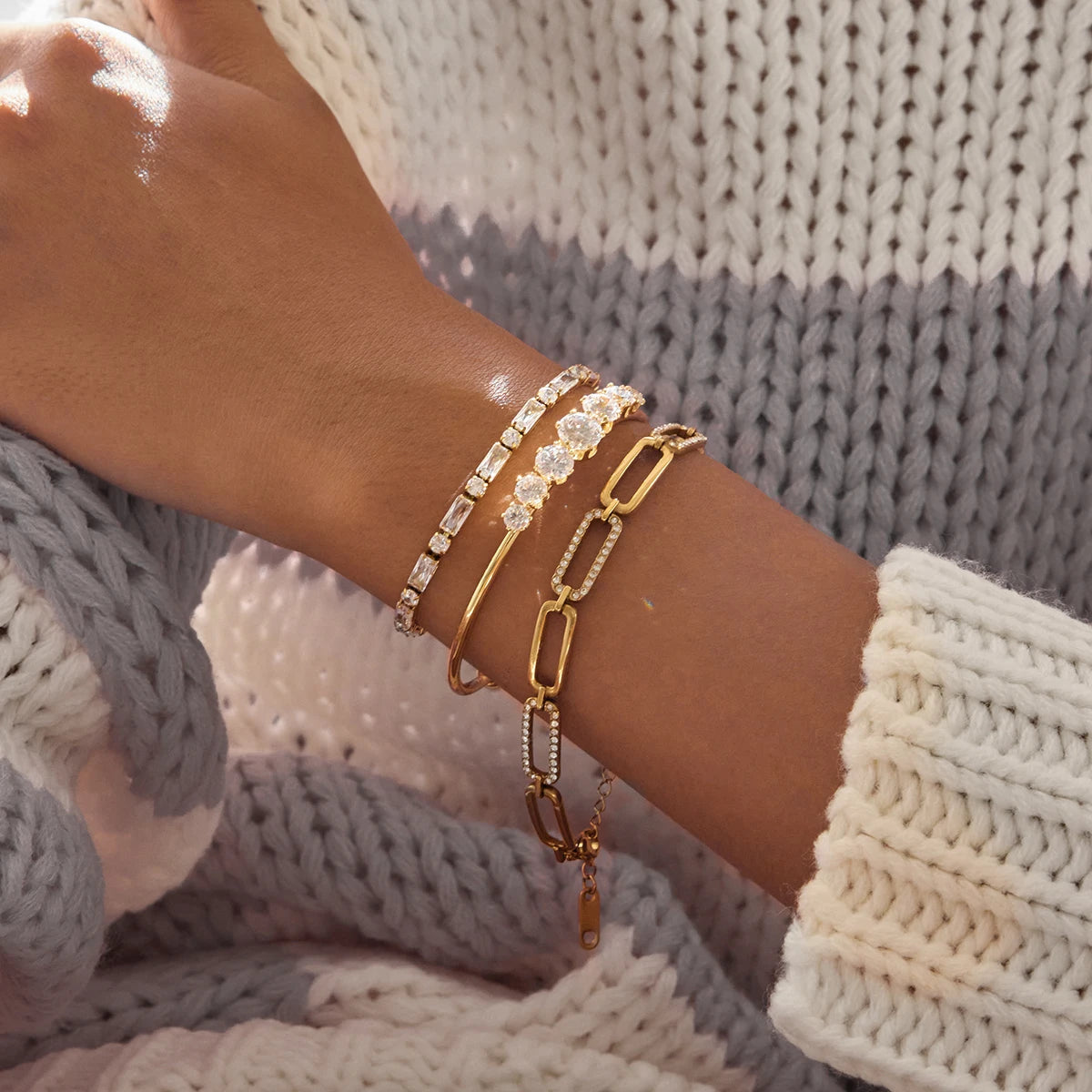 MACAJE Tess Zircon Bangle