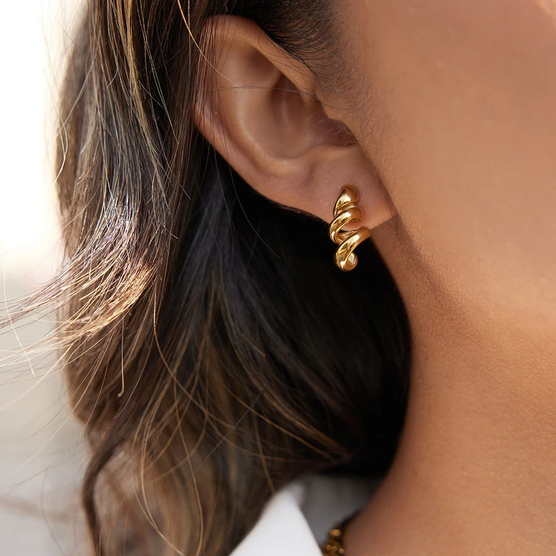 Close view of the twisted spiral stud worn on the lobe