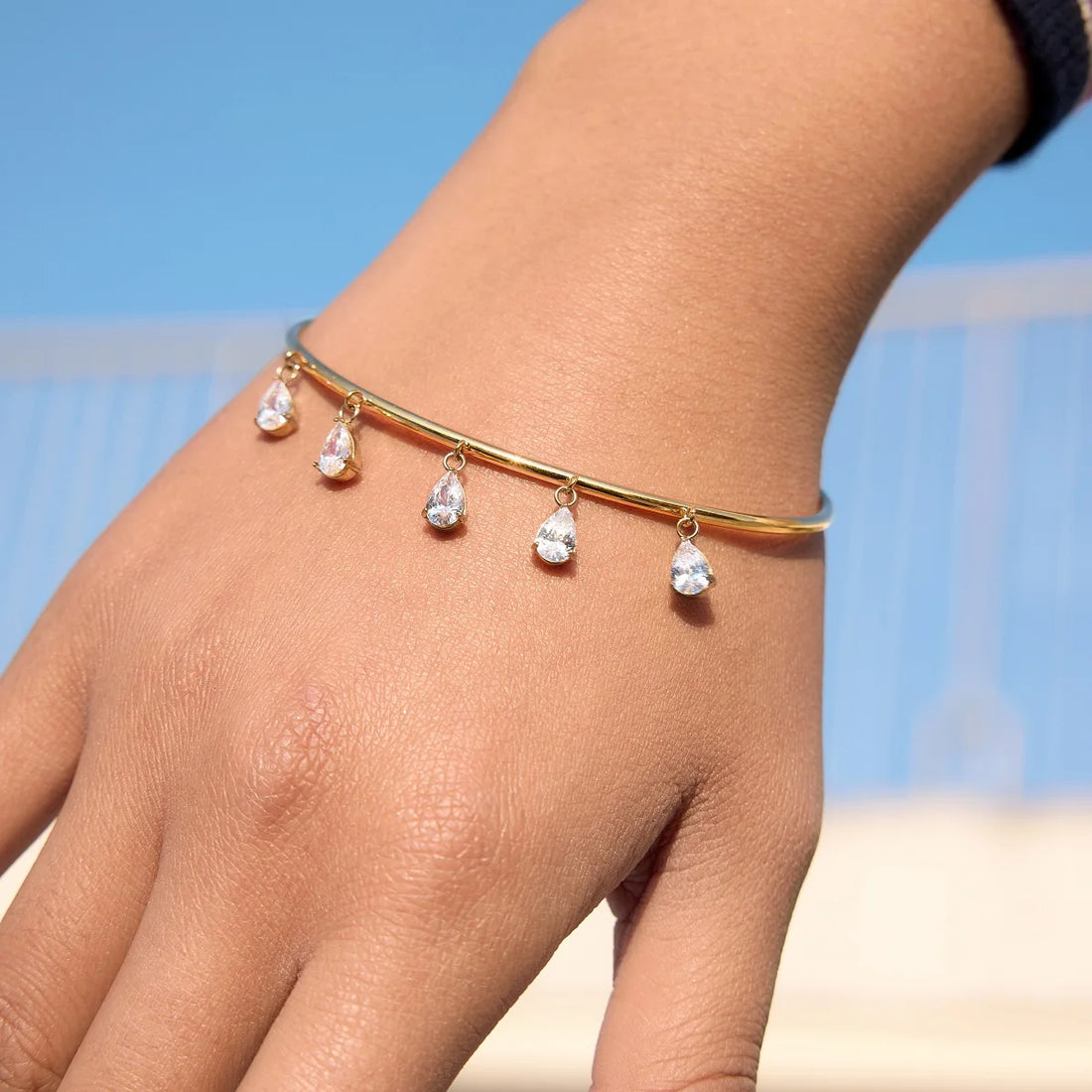 MACAJE Florine Drop Bangle