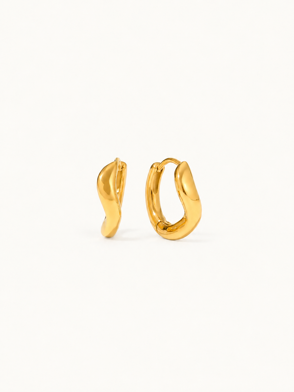 Fanny Sculpted Huggie Hoop Earrings - Gold clean variation image