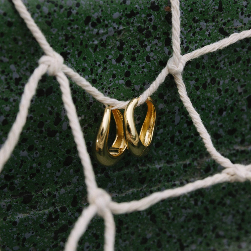 Fanny Sculpted Huggie Hoop Earrings – Gold