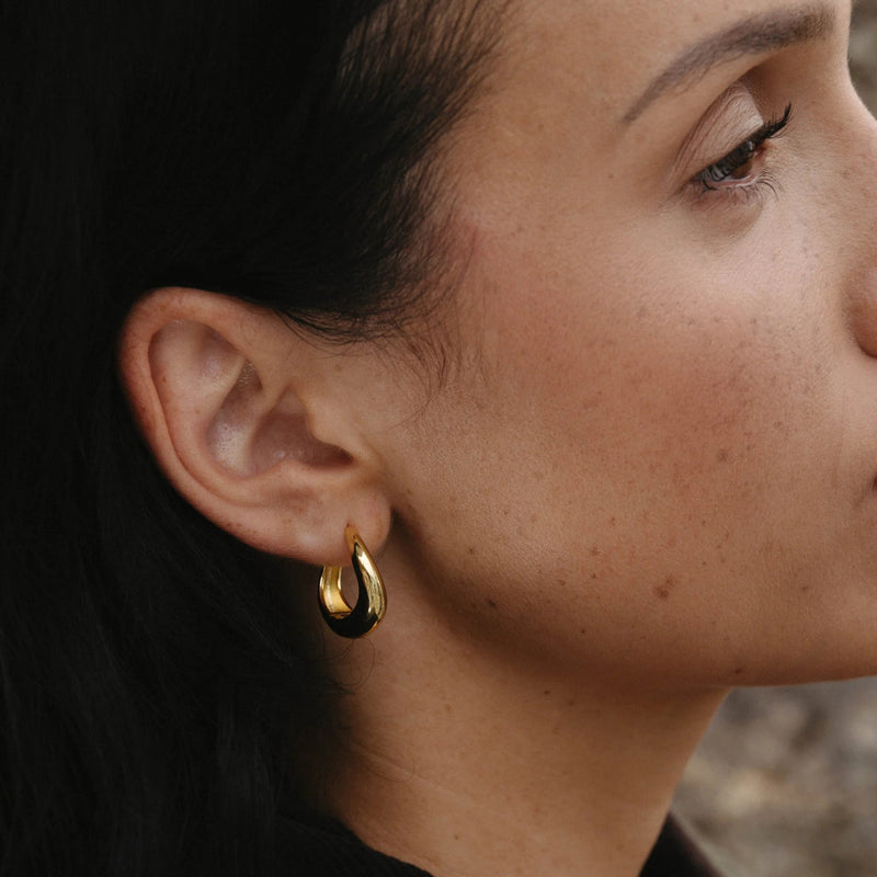 Fanny Sculpted Huggie Hoop Earrings – Gold